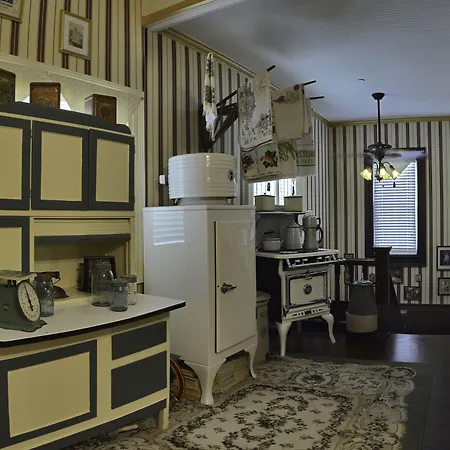 Mcfarlin House B&B-3